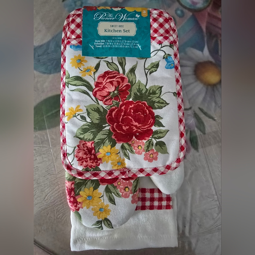 3 Pc The Pioneer Woman Sweet Rose Floral Kitchen Pot Mitten Towel